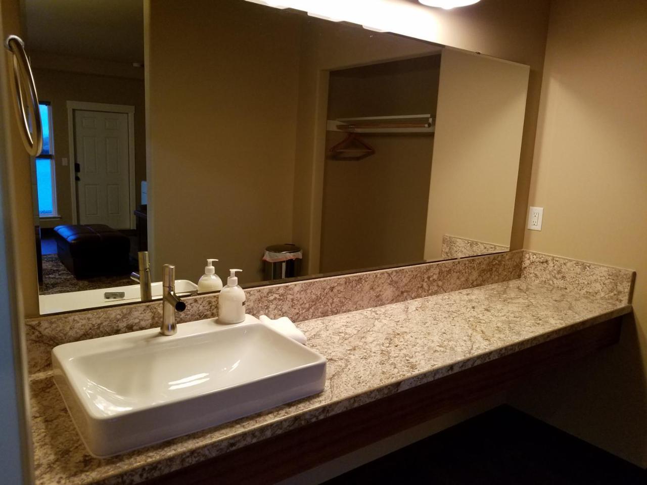 Zillah Lakes Inn Экстерьер фото